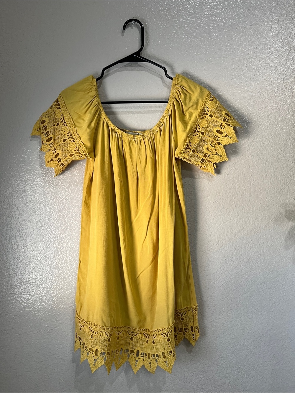 iris Yellow Crochet-Trim Off-Shoulder Mini Dress Sz L boho Lightweight
